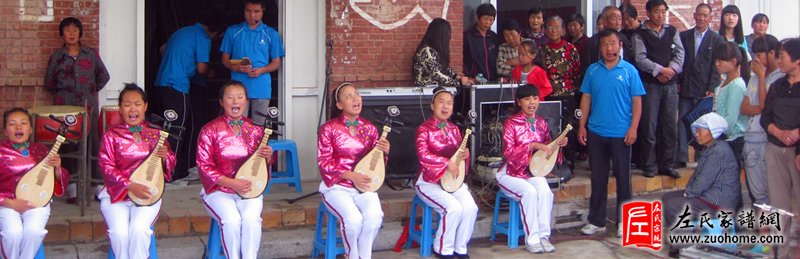 图为陵川县演出现场
